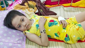 Bé Nguyễn Thị Ngọc Linh rất cần sự giúp đỡ của các nhà hảo tâm.