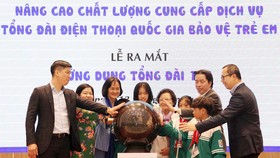 Ra mắt ứng dụng bảo vệ trẻ em “Tổng đài 111”. Ảnh: TTXVN