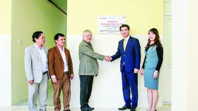 Hanwha Life Việt Nam trao tặng phòng khám Khoa Nhi - Sản Khoa tại Đắk Lắk
