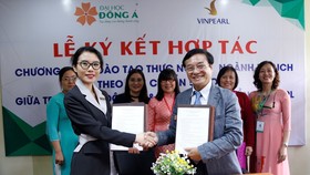 Trường Đại học Đông Á và Vinpearl ký kết thỏa thuận hợp tác chính thức về chương trình đào tạo thực nghiệp ngành Du lịch theo tiêu chuẩn 5 sao
