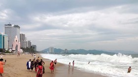 Nha Trang khách tăng đột biến vì “tranh thủ” đi tour trước bão