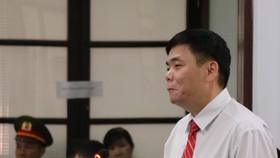Tuyên luật sư Trần Vũ Hải 12 tháng không giam giữ về tội trốn thuế