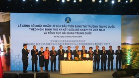 Việt Nam xuất khẩu lô sữa đầu tiên sang Trung Quốc