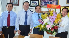 Lãnh đạo TPHCM thăm các nhà giáo tiêu biểu