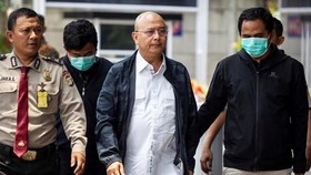 Dzulmi Eldin (front, centre), mayor of Medan city in North Sumatra province, is arrested for corruption charges (Photo: Jakarta Globe)