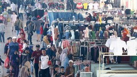 Merchants and buyers pack the Tanah Abang Skybridge that connects the railway station to the famous Tanah Abang textile market in Central Jakarta. (Source: The Jakarta Post)