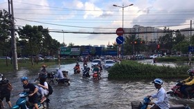 Tidal waters submerged a street in HCMC at the end of September (Photo: SGGP)