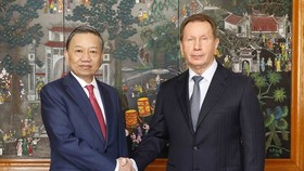 Minister of Public Security, General To Lam (left) and Director of the Russian National Guard General Viktor Zolotov (Photo: VNA)