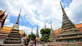 At a temple in Bangkok (Photo: Xinhua)
