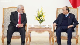 Thủ tướng Nguyễn Xuân Phúc và Đại sứ Venezuela Jorge Rondon Uzcategui - Ảnh: VGP