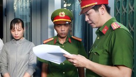 Công an đọc lệnh bắt tạm giam Trần Thị Như Ý