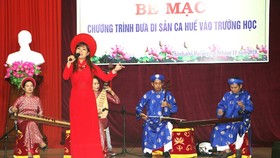 Giáo viên THCS biểu diễn Ca Huế