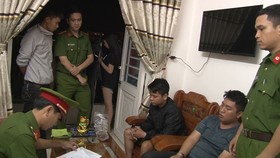 Khám xét nơi ở của các đối tượng