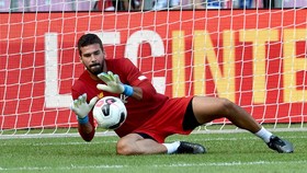 Alisson đã sẵn sàng trở lại sau nhiều lần lỡ hẹn