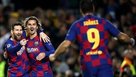 Messi đưa Barca vào vòng 1/8, Liverpool phải đợi sau kết quả hòa