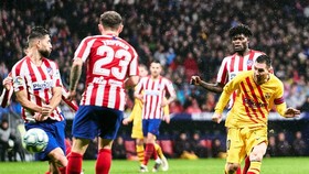 Lionel Messi với khoảnh khắc tỏa sáng giúp Barcelona đánh bại chủ nhà Atletico Madrid. Ảnh: Getty Images