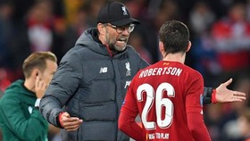 HLV Jurgen Klopp nổi nóng ở lượt đi, lần này các hậu vệ Liverpool phải làm tốt hơn. Ảnh: Getty Images