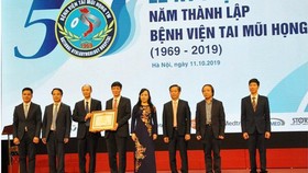 Bệnh viện Tai Mũi Họng Trung ương đã tổ chức kỷ niệm 50 năm ngày thành lập. Nguồn: NHÂN DÂN