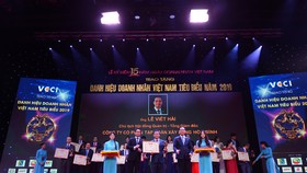 Ông Lê Viết Hải - Chủ tịch HĐQT kiêm Tổng Giám đốc Tập đoàn Xây dựng Hòa Bình đã được vinh danh “Doanh nhân Việt Nam tiêu biểu 2019” – Cúp Thánh Gióng do Phòng Thương mại và Công nghiệp Việt Nam (VCCI) trao tặng.