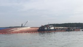 Vụ chìm tàu trên sông Lòng Tàu: Hàng trong các container là thủy sản đông lạnh