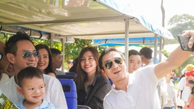 Rất nhiều du khách ở Safari Phú Quốc đã nhận ra gia đình Lý Hải - Minh Hà khi cả nhà xuất hiện tại Vinpearl Safari Phú Quốc