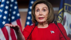 Chủ tịch Hạ viện Nancy Pelosi trong phiên họp báo. Ảnh: THE GUARDIAN