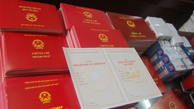 Trường đại học tự chủ thiết kế mẫu, in phôi văn bằng