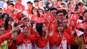 Các tình nguyên viên cùng lan tỏa tinh thần "Tình nguyện vì một tương lai hòa nhập". Ảnh: TTXVN