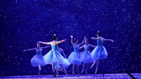 Tái diễn vở vũ kịch "Kẹp hạt dẻ"