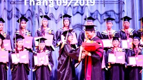 Khó kiểm soát khi trường tự chủ việc in, cấp bằng