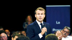 Tổng thống Pháp Emmanuel Macron yêu cầu Google tuân thủ Luật Bản quyền châu Âu
