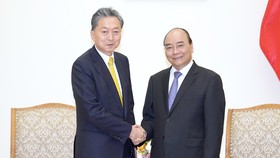 Thủ tướng Nguyễn Xuân Phúc tiếp Viện trưởng Viện Nghiên cứu Đông Á, ông Hatoyama Yukio. Ảnh: VGP