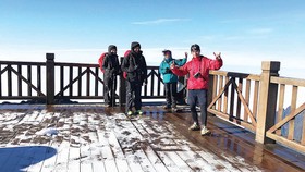 Nửa đêm về sáng 5-12, tại khu vực đỉnh Fansipan (cao 3.143m), nhiệt độ xuống dưới 0°C. Ảnh: Q.K.