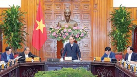 Thủ tướng Nguyễn Xuân Phúc chủ trì phiên họp Thường trực Chính phủ. Ảnh: TTXVN