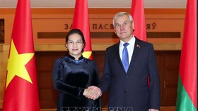 Chủ tịch Quốc hội Nguyễn Thị Kim Ngân hội đàm với Chủ tịch Viện Đại biểu Quốc hội (Hạ viện) Belarus Vladimir Andreichenko. Ảnh: TTXVN