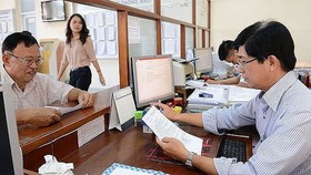 Bỏ viên chức suốt đời