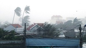 Né bão số 7, hướng dẫn tàu thuyền tránh vùng nguy hiểm