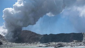 New Zealand: Núi lửa phun trào, ít nhất 5 người chết