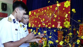 Đoàn công tác Vùng 2 Hải quân kết thúc chuyến thăm, tặng quà tết tại thềm lục địa phía Nam