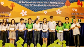 Tiếp sức sinh viên giàu nghị lực