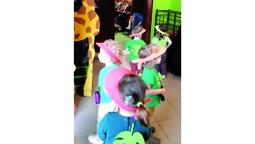 Mượn ông bà đi dự hội