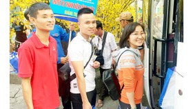Mang niềm vui đến người nghèo xa quê