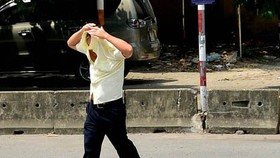 Vật vã với nắng nóng kỷ lục