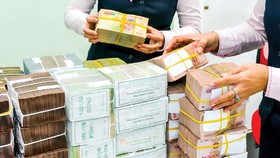 Huy động cao, cho vay thấp, tiền chảy vào đâu?