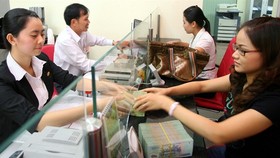 Hạ trần lãi suất cho vay và tiền gửi