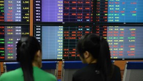 VNIndex mất mốc 960 điểm