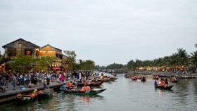 Áp lực dân số, du khách làm ảnh hưởng nghiêm trọng phố cổ Hội An