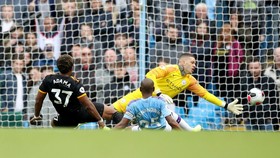 Kết quả, bảng xếp hạng Premier League (đêm 6-10): Man City thua thảm, tụt sau Liverpool 8 điểm