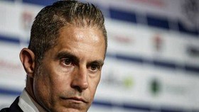 Lyon sa thải HLV Sylvinho