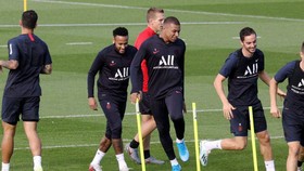 Kylian Mbappe kịp trở lại trận đấu với Nice
